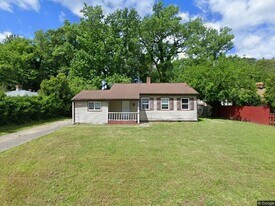 8231 Andrew Ln in Norfolk, VA - Building Photo