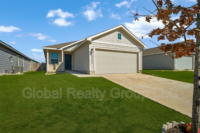 10735 Giacconi Dr in Converse, TX - Building Photo