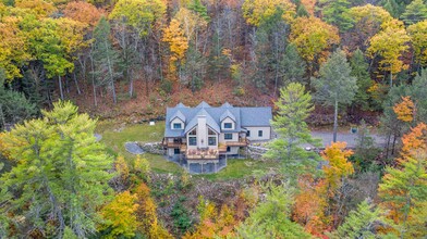 2415 Lake Shore Rd in Gilford, NH - Foto de edificio - Building Photo