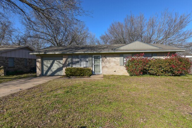 3304 Star St in Greenville, TX - Building Photo - Building Photo