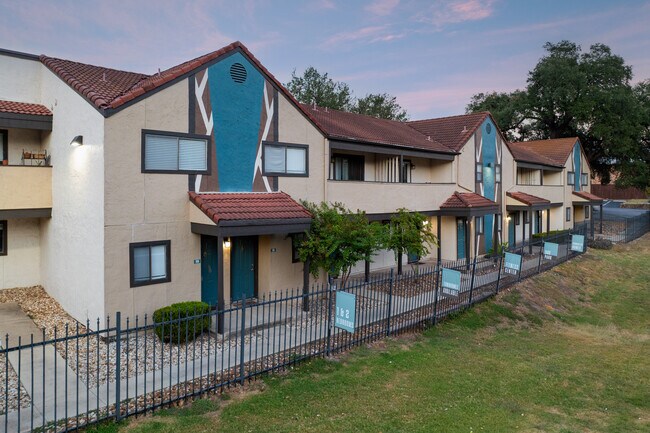 The Arts Apts At South Austin