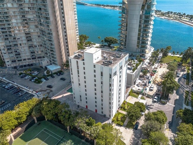 145 SE 25th Rd, Unit 1003 in Miami, FL - Building Photo - Building Photo
