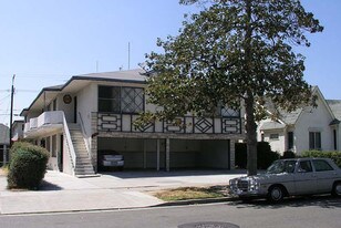 1547 S Orange Grove Ave in Los Angeles, CA - Building Photo