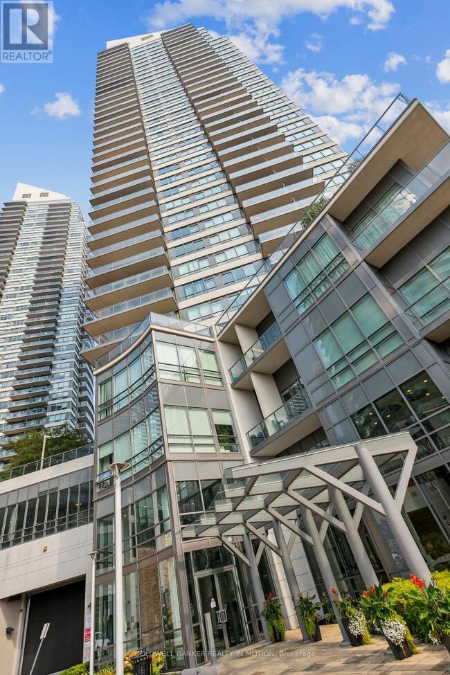 2240-2240 Lake Shore Blvd W in Toronto, ON - Building Photo - Building Photo