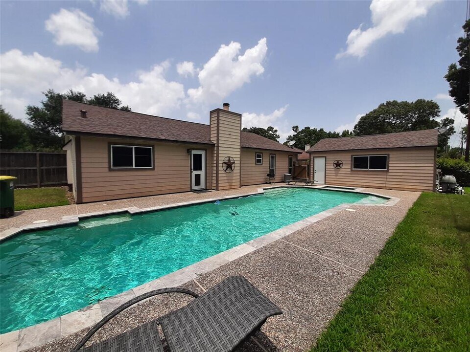 31326 Alice Ln in Tomball, TX - Building Photo