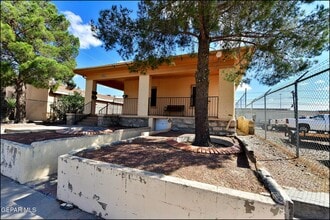2526 Yandell Dr in El Paso, TX - Building Photo - Building Photo