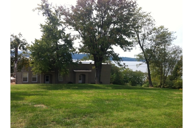 Harbor Waterfront Lodge in Eddyville, KY - Building Photo