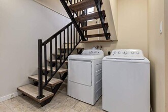 Thompson Court in Medicine Hat, AB - Building Photo - Building Photo