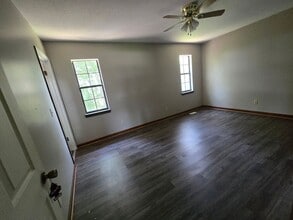 6918 Sandy Cove Dr in Harrison, TN - Building Photo - Building Photo