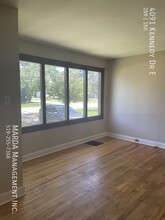 4091 Kennedy Dr E in Windsor, ON - Building Photo - Building Photo