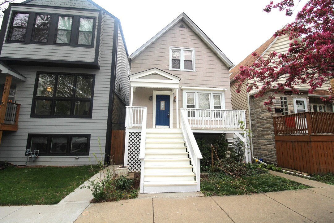 3723 N Whipple St, Unit 1 in Chicago, IL - Foto de edificio