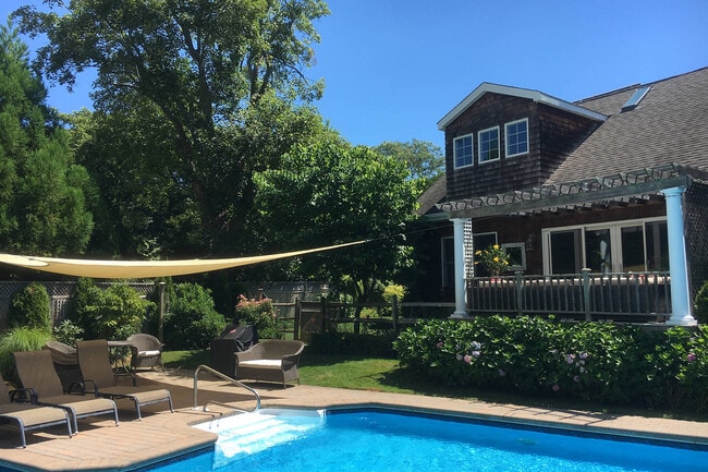 property at 69 Accabonac Rd