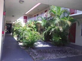 2245 Madison St in Hollywood, FL - Building Photo
