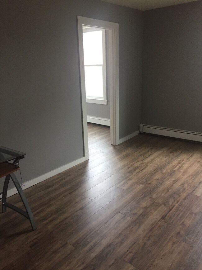 33 Poplar St, Unit 1R in Boston, MA - Building Photo - Building Photo