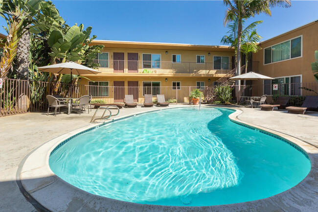 Elan Coco Palms in San Diego, CA - Foto de edificio - Building Photo