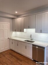 3 Alton Pl, Unit 2 in Brookline, MA - Foto de edificio - Building Photo