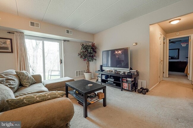 property at 1906 Valley Dr