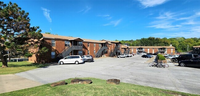 920 N Leverett Ave in Fayetteville, AR - Foto de edificio - Building Photo