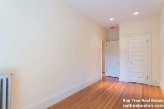 1131 Commonwealth Avenue-Unit -3f in Boston, MA - Building Photo - Building Photo