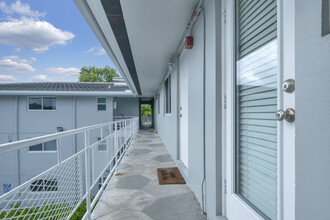 Santina Apartments in Coral Gables, FL - Building Photo - Building Photo