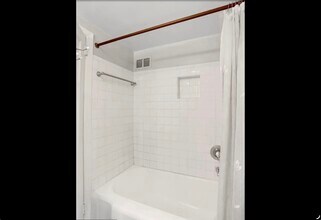 1029 S Atherton St, Unit Room 1 in State College, PA - Building Photo - Building Photo