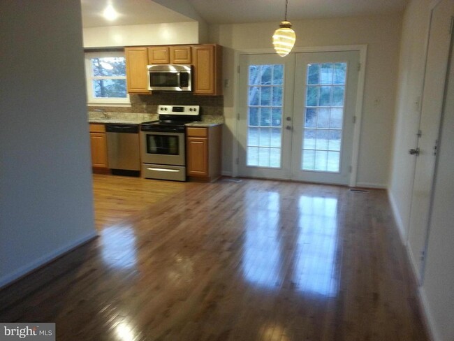 10173 Yorktown Way in Great Falls, VA - Building Photo - Building Photo