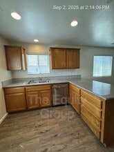 2238 W Lark Ave in Visalia, CA - Building Photo - Building Photo