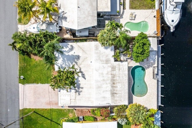 2431 Key Largo Ln in Fort Lauderdale, FL - Building Photo - Building Photo