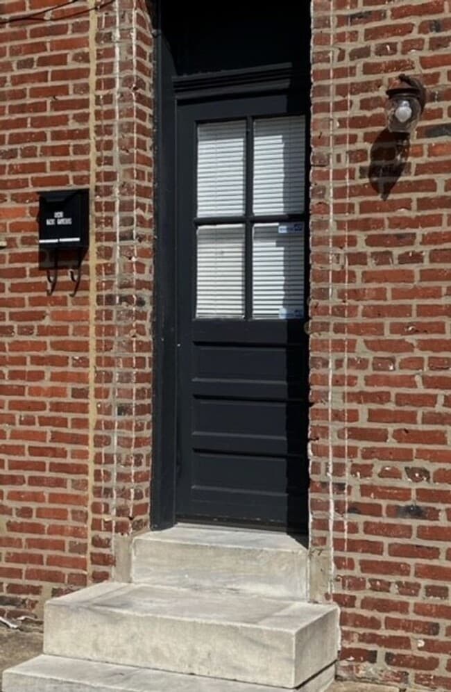 property at 643 S Potomac St