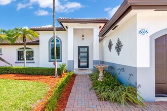 15398 SW 172nd Terrace in Miami, FL - Building Photo - Building Photo