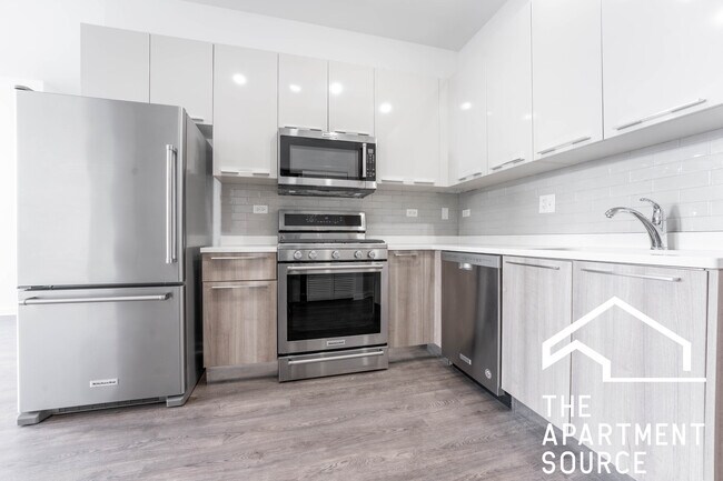 928 W Dakin St, Unit 301
