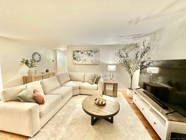 13 Keeler Close in Ridgefield, CT - Building Photo - Building Photo