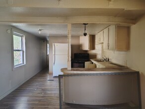 1005 Oak St in Valley Falls, KS - Building Photo - Building Photo
