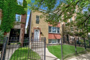 7530 N Damen Ave in Chicago, IL - Building Photo