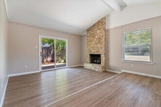 5802 Gloucester Ln in Austin, TX - Building Photo - Building Photo