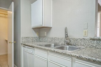 2200 S Fort Apache Rd in Las Vegas, NV - Building Photo - Building Photo