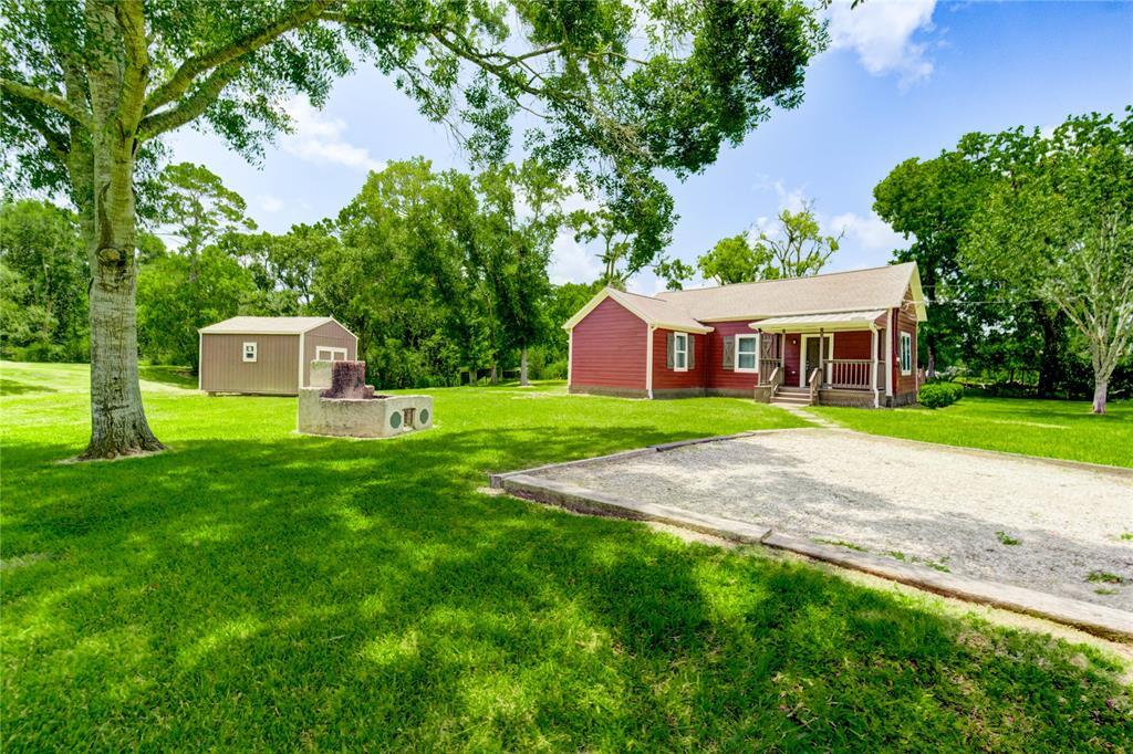 7603 County Rd 171 in Alvin, TX - Building Photo