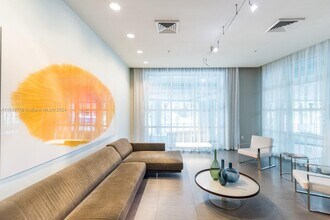 1900 N Bayshore Dr, Unit 1016 in Miami, FL - Building Photo - Building Photo