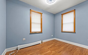 244-39 89th Ave in Queens, NY - Foto de edificio - Building Photo