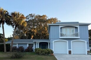 1207 Australian Ave in Fort Pierce, FL - Building Photo