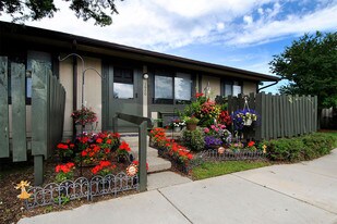 Surrey Park in Ann Arbor, MI - Building Photo