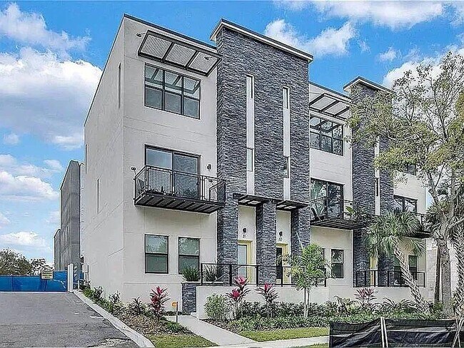 4810 W McElroy Ave in Tampa, FL - Building Photo - Building Photo