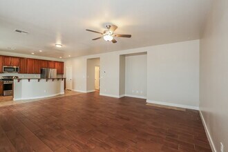 6008 Stibor St in North Las Vegas, NV - Foto de edificio - Building Photo
