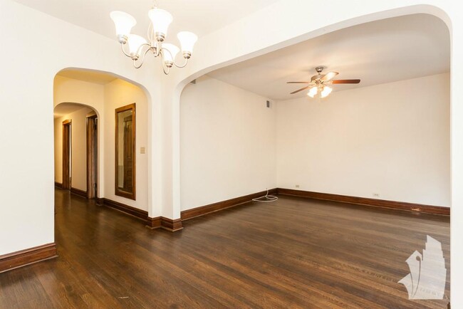 3047 W Logan Blvd, Unit 3045-1