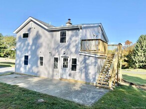 58 W Dorsey Ln in Hyde Park, NY - Building Photo - Building Photo