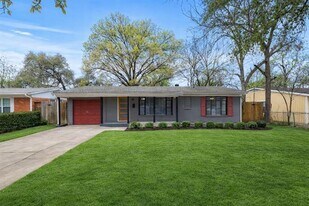10325 Fern Dr in Dallas, TX - Building Photo