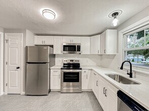 85 Cold Spring Cir, Unit C2C3 in Naugatuck, CT - Building Photo - Building Photo