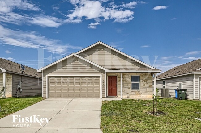 3921 Far Horizon in Seguin, TX - Building Photo - Building Photo