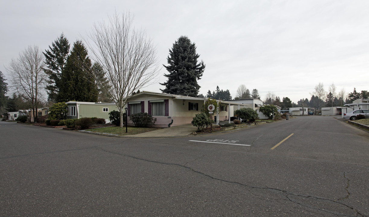 Royal Villa 55+ community in Portland, OR - Foto de edificio