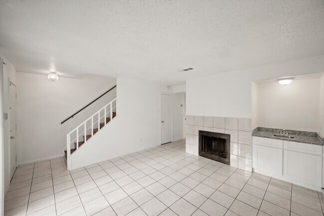 3987 Tanglewilde St in Houston, TX - Building Photo - Building Photo